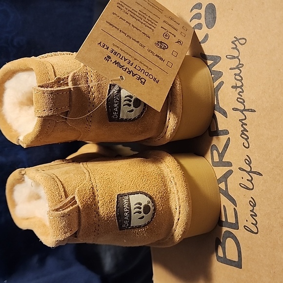 NWT BearPaw retro shorty Youth,size 1 Y, ice coffee solid - Picture 4 of 6